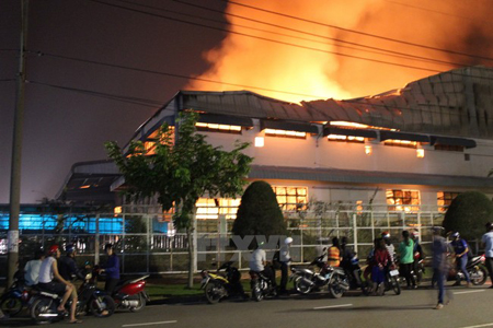 Hiện trường vụ cháy tại Công ty Yupoong Việt Nam  (Biên Hòa, Đồng Nai).